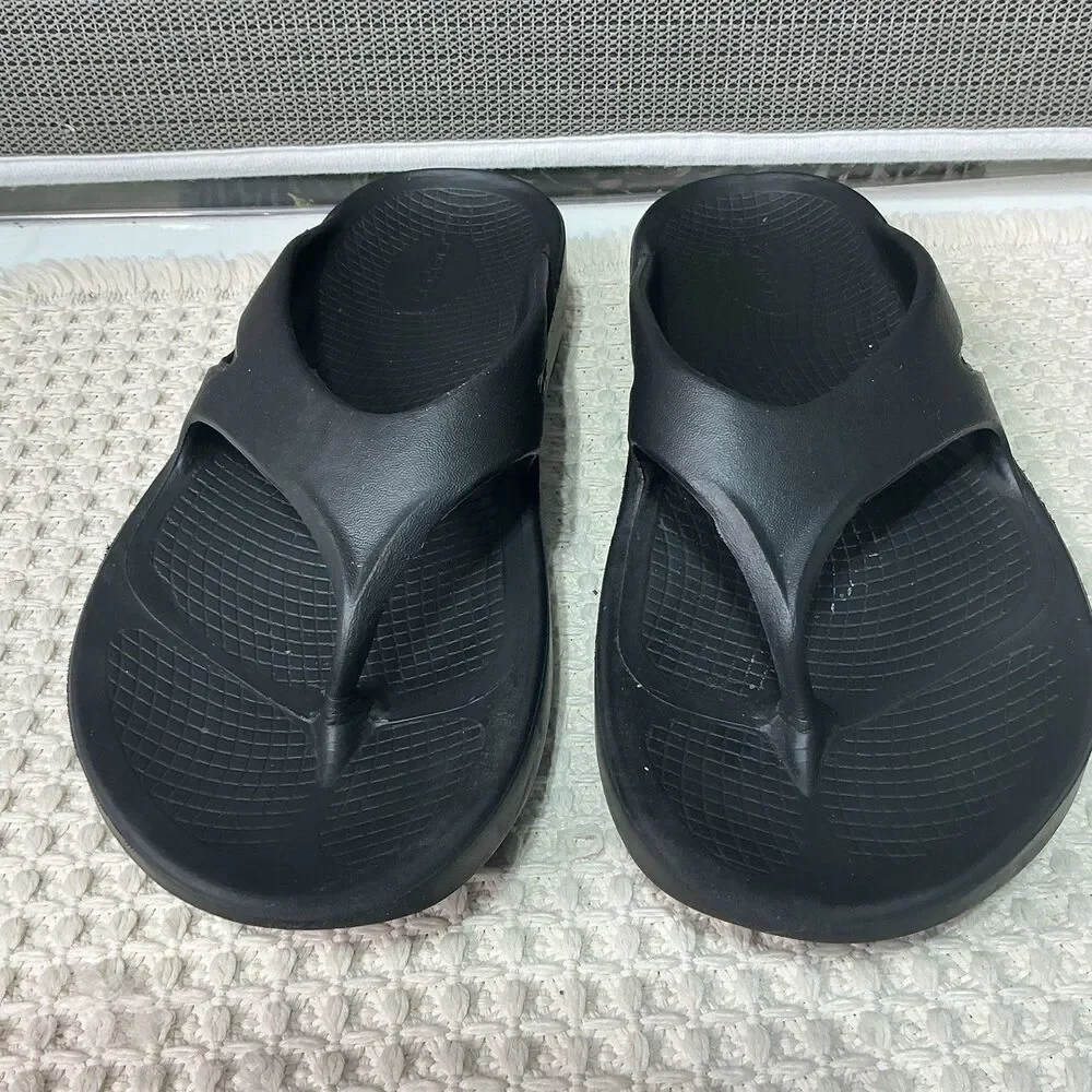 Oofos Ooahh Sport Flip Flops Mens 8 Black Recovery Sandals EU 41